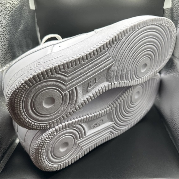 Size 12 - Nike Air Force 1 '07 Low Triple White - Picture 3 of 8